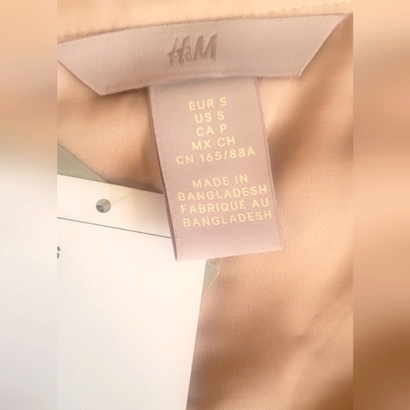 Elegant Cream Button-Up Shirt - Picture 7 of 9